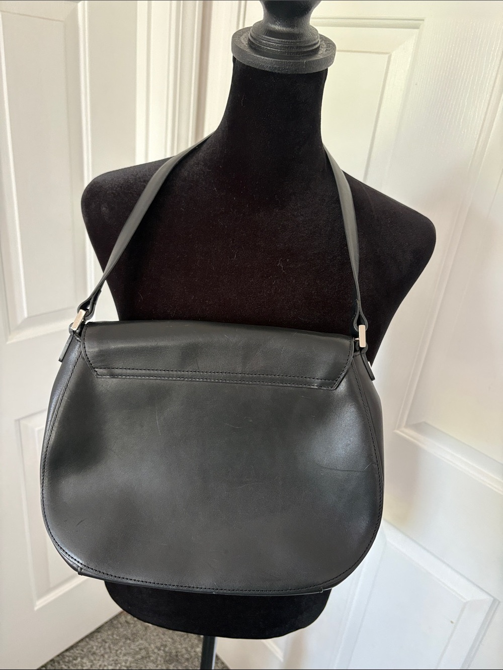 Ann Taylor Classic Black Leather Shoulder Bag - Picture 4 of 14